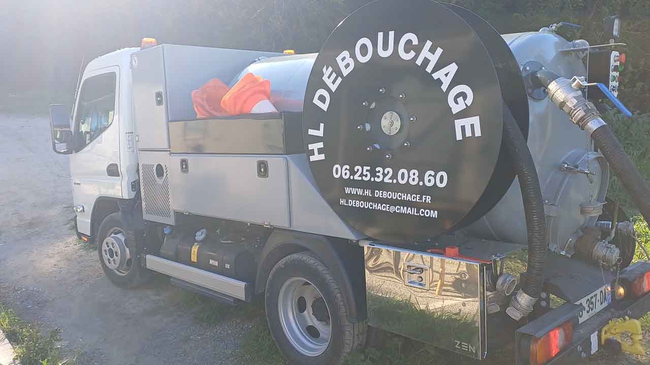 Camion HL Débouchage sur un chantier d'assainissement à Roquevaire